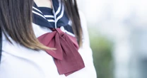 「お願いだから、もうやめて…」震える女子高生を痴漢が執拗に…現役鉄道マンも血の気が引いた、40代男の「不気味な笑み」