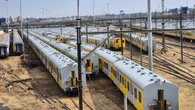 DA verkla Prasa by OB weens opgeknapte treine wat ongebruik staan