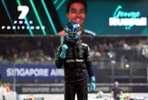 Russell spring voor weg in sy Mercedes