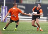 Haaie pak Saracens in voorseisoense stryd in Durban