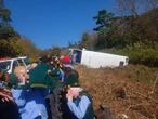 Skoolbus wat in Magoebaskloof van pad loop, se remme het dalk onklaar geraak