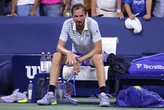 Kwaaitjie van die baan: Medvedev het professionele hulp nodig, sê Becker