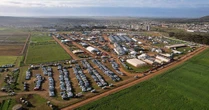 Die boere sit-sit so al die pad na Bredasdorp