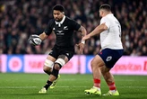 All Black-ster vier groot mylpaal teen Bokke