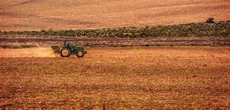 Handelspanning, bek-en-klouseer laat vertroue in landbou daal