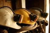 Glencore kondig ook afleggings aan, kan poste in land binne 3 dae tot 6000 verhoog
