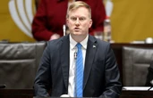 Alternatiewe plekke vir NV-sittings kos al R48 miljoen in 1 jaar, sê Macpherson