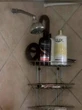 Aapstreke in badkamer? Toe nie: Swartmamba kuier in die koelte