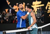 Djokovic bespreek afspraak met Alcaraz vir plek in eindstryd