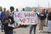 Westbury-waterkrisis: Water kom weer . . . binne 7 dae, sê Morero