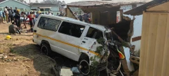 Vyf skoliere dood, talle beseer in twee taxi-ongelukke in KZN
