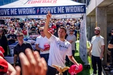 ‘ ’n Politieke moord’: Charlie Kirk, bondgenoot van Trump, doodgeskiet
