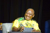 Ramaphosa prys DA-munisipaliteite: ‘ANC moet by hulle gaan kers opsteek’