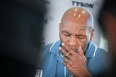 Boks-ikone Tyson en Mayweather pak mekaar in 2026 in die kryt