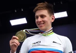 Pogacar voeg wêreldtitel by Tour de France-kroon