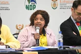 Jare later wag 400 gesinne van Umzimvubu steeds op huise