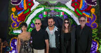 Tim Burton y el elenco de Bettlejuice Beetlejuice visitan la Ciudad de México