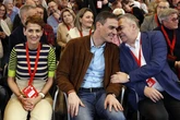 Federaciones del PSOE pasan de la "estupefacción" al "cabreo" por el 'caso Cerdán' y exigen mayor "transparencia": "El incendio no está perimetrado"