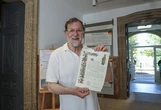 Rajoy, tras llegar al Obradoiro como peregrino y ser preguntado por Santos Cerdán y Sánchez: "Yo al Apóstol no le voy a hablar de esos asuntos"