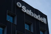 Junts maquilla el aval de su consejero en la CNMC a la OPA de BBVA sobre Banco Sabadell y pide al Gobierno que no la autorice: "Cataluña no puede perder otro banco más"