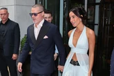 Quién es Inés de Ramón, la novia de Brad Pitt con familia madrileña: rica y diseñadora de las joyas favoritas de Hailey Bieber
