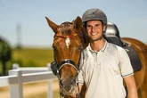 El jinete que volvió a la vida tras un derrame cerebral por el que le dieron hasta la extremaunción: "Los caballos me miraban raro. Asustados"