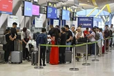 Tercer día de huelga de vigilantes de seguridad en Barajas, tras perder ayer sus vuelos más de 1.900 pasajeros