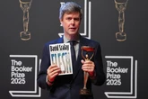 David Szalay gana el Booker contra pronóstico: "Nunca habíamos leído nada igual"