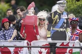 Carlos III se baja del caballo en su tercer cumpleaños oficial como rey, un nuevo Trooping the Colour con la pompa de la Monarquía británica, marcado por el luto