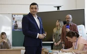 Rumanía cierra las urnas con el ultranacionalista George Simion como ganador de la primera vuelta de la repetición electoral a la Presidencia, según los sondeos