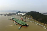 La flota fantasma iraní que abastece a China y que podría desaparecer con el cierre del estrecho de Ormuz