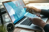 Interesantes la renta variable y crédito (con el respaldo de balances corporativos sólidos) y cuidado con el dólar estadounidense bajo presión y los mercados emergentes vulnerables