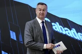 González-Bueno y otros cinco directivos de Sabadell compran acciones del banco por 711.000 euros