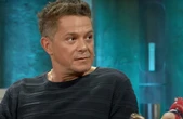 Alejandro Sanz responde a Ivet Playà, la fan que le acusa de jugar con ella: "Yo tenía un recuerdo muy bonito de nosotros dos, personas adultas compartiendo su cariño, siendo libres"