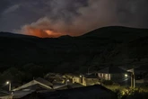 El incendio de Chandrexa de Queixa (Ourense) duplica su dimensión durante la noche y quema ya 450 hectáreas
