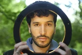 Sebastián Yatra: "Ni Trump ni nadie tienen derecho a robar la dignidad a la gente. Es muy triste lo que está pasando con los latinos en Estados Unidos"