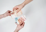 La ayuda de 480 euros que puedes cobrar mientras trabajas si cumples estos requisitos