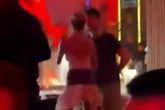 Los detalles del vídeo de Gabriel Rufián y Ester Expósito bailando juntos: se conocieron en una discoteca y se fueron de after