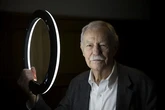 Eduardo Mendoza: "Cuando me muera, que me olviden. Es muy malo para los hijos cargar con la momia del viejo"