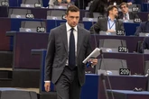 El ultraderechista Bardella pide la dimisión de Macron: "Hay un estancamiento democrático"