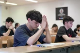 Alumnos de Madrid tras hacer la Selectividad: "El examen debería ser igual en toda España, las notas de corte están muy altas y nos vemos en la privada"