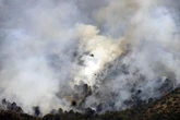 El bombero muerto en el incendio de Paüls fue alcanzado por una roca que caía y lo arrastró hacia un precipicio