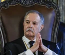 Dicho en castizo, el juez se ha pillado un rebote
