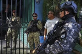 El "nuevo El Salvador" de Bukele: militarizar la educación, menores juzgados como adultos y más años de prisión
