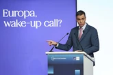Sánchez anuncia "una consulta pública" para intentar abortar la OPA de BBVA sobre Sabadell y exige a CEOE que apoye la reducción de jornada