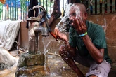 La mitad de la población mundial sufrió un mes más de calor extremo: "El cambio climático está aquí y mata"