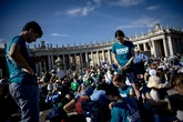 Francisco, el Papa de una generación: "Los jóvenes pedimos a los cardenales que elijan a otro como él"