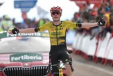 Vingegaard aprieta el puño en Valdezcaray y Traeen sostiene el liderato