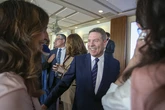 Page apuntala su mayoría y suma otros dos puntos en plena confrontación con Sánchez