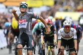 Como la mejor de las clásicas: Van der Poel se impone a Pogacar y Vingegaard en Boulogne sur Mer y es el nuevo líder